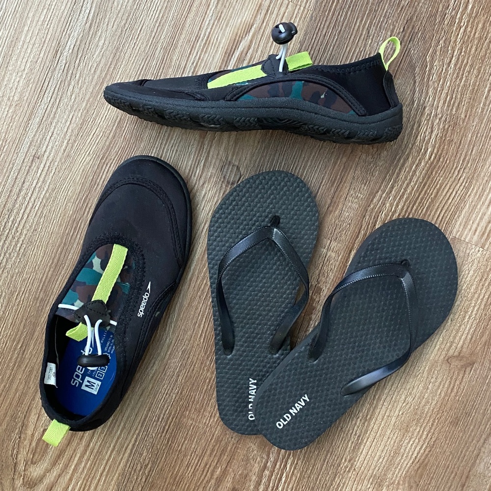 Kids Speedo Swim Water Shoes & Old Navy Sandals, Black, Size M (2-3)